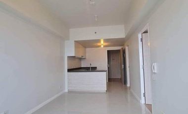 Condo for rent in Cebu City, Mandani bay 1-br, high floor, Tower 1