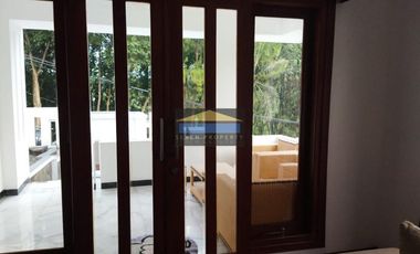 Rumah Hook Full Renovasi Semi Furnished di Bukit Golf P3.133/23