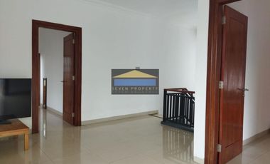 Rumah Hook Full Renovasi Semi Furnished di Bukit Golf P3.133/23