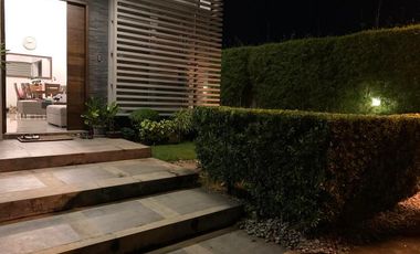 Pre-ownhed modern r house for sale inside the Mansions South Forbes