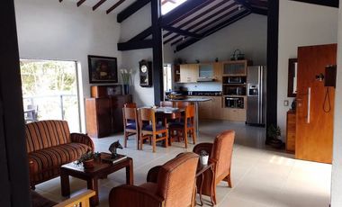 HERMOSA CASA CAMPETRE CON LOTE EN UNIDAD CERRADA