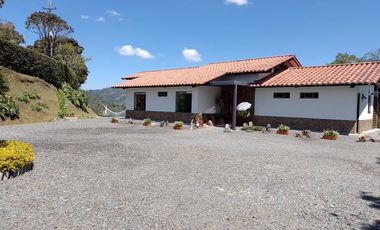 HERMOSA CASA CAMPETRE CON LOTE EN UNIDAD CERRADA
