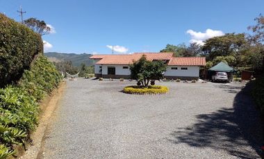 HERMOSA CASA CAMPETRE CON LOTE EN UNIDAD CERRADA
