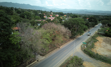 ¿Quieres construir tu casa en un lugar tranquilo, cerca de Tarapoto? Tenemos lotes disponibles, y puedes diseñar tu casa a tu gusto.