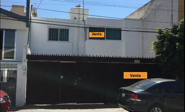 Casa en Venta en OFERTA, Remodelada, Amplia y con recamara planta baja, Centro Queretaro (Colonia Carrizal)