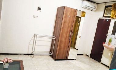 Kost Dekat Tunjungan Plaza Surabaya, Kampus UWKS