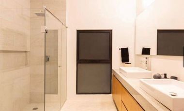 RENTA MODERNA VILLA EN TEMOZÓN NORTE, VILLA SIN MUEBLES., RENTA