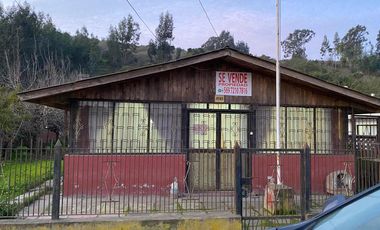 SE VENDE CASA CON AMPLIO TERRENO EN LO GALLARDO