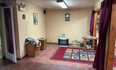 SE VENDE CASA CON AMPLIO TERRENO EN LO GALLARDO