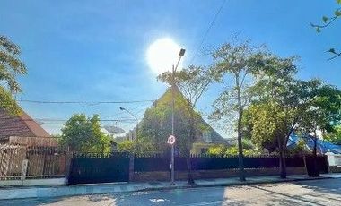 Disewakan Rumah komersil jalan raya Diponegoro