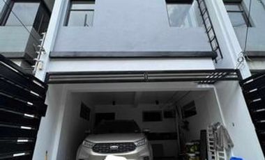 4BR Townhouse For Sale with 2 Car Garage in Mandaluyong City, Manila