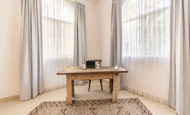 Preciosa casa enorme con muebles y acabados ideales, 5 recámaras más casita aparte