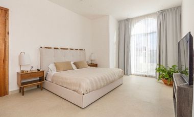 Preciosa casa enorme con muebles y acabados ideales, 5 recámaras más casita aparte