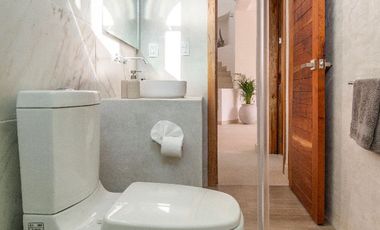 Preciosa casa enorme con muebles y acabados ideales, 5 recámaras más casita aparte