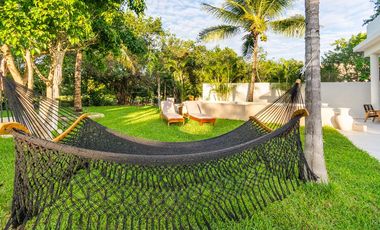 Preciosa casa enorme con muebles y acabados ideales, 5 recámaras más casita aparte