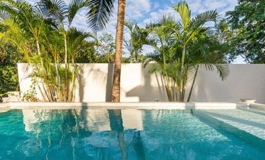 Preciosa casa enorme con muebles y acabados ideales, 5 recámaras más casita aparte