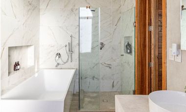 Preciosa casa enorme con muebles y acabados ideales, 5 recámaras más casita aparte