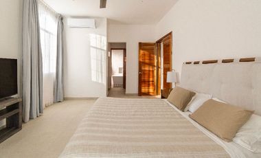 Preciosa casa enorme con muebles y acabados ideales, 5 recámaras más casita aparte