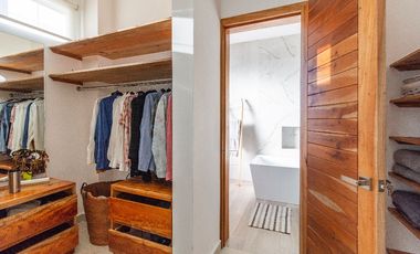 Preciosa casa enorme con muebles y acabados ideales, 5 recámaras más casita aparte