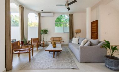 Preciosa casa enorme con muebles y acabados ideales, 5 recámaras más casita aparte