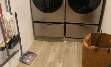 Preciosa casa enorme con muebles y acabados ideales, 5 recámaras más casita aparte