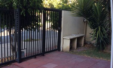 Ciudad satélite, Maipú Se vende cómoda casa 2 pisos, 3 D walking closet, excelente conectivdad