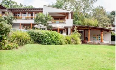 CASA VALLESANA EN VENTA CON VISTA AL LAGO.