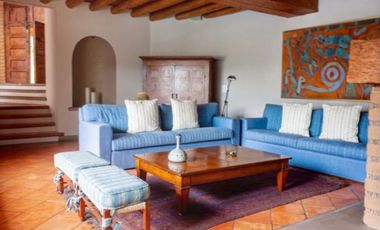CASA VALLESANA EN VENTA CON VISTA AL LAGO.