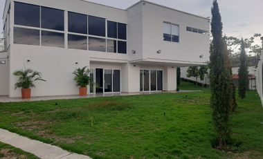 Se vende hermosa casa en conjunto cerrado al oriente de la ciudad de Neiva