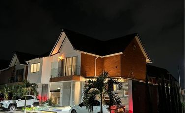 VENTA CASA DUBAI ESQUINERA