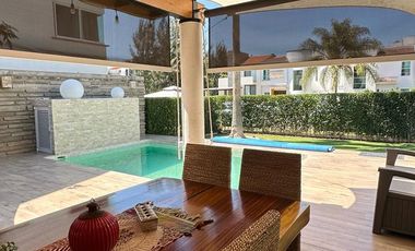 Casa con alberca en San Antonio de Ayala