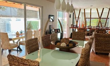 Casa con alberca en San Antonio de Ayala