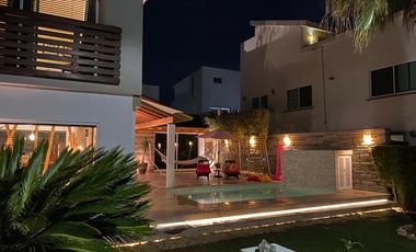 Casa con alberca en San Antonio de Ayala