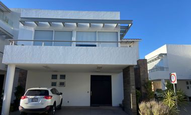 CASA EN VENTA RENTA METEPEC