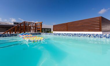 Venta de Amplia Penthouse de 175 m² en Centro Playa del Carmen con Rooftop y Jacuzzi Privada