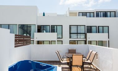 Venta de Amplia Penthouse de 175 m² en Centro Playa del Carmen con Rooftop y Jacuzzi Privada