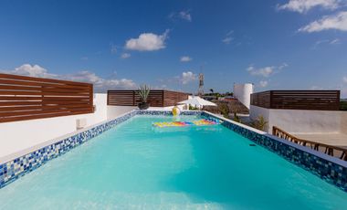Venta de Amplia Penthouse de 175 m² en Centro Playa del Carmen con Rooftop y Jacuzzi Privada