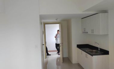 380,000 DP move in agad 25% discount Rent to Own Condominium in Makati City near RCBC Makati,AYALA, Mapua