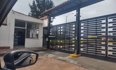 VENDO O ALQUILO CON OPCIÓN DE COMPRA CASA EN CONDOMINIO TIPO CHALET MOSQUERA CUNDINAMARCA