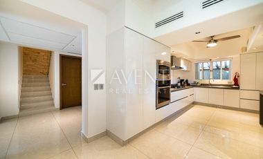 Casa Remodelada con Muelle en Venta, Isla Dorada Residencial, Cancún Quintana Roo.