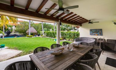 Casa Remodelada con Muelle en Venta, Isla Dorada Residencial, Cancún Quintana Roo.