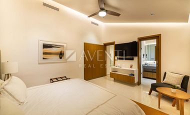 Casa Remodelada con Muelle en Venta, Isla Dorada Residencial, Cancún Quintana Roo.