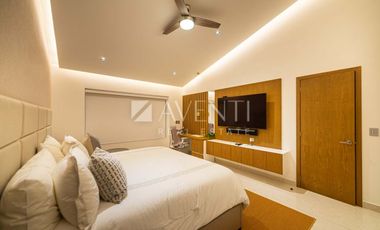 Casa Remodelada con Muelle en Venta, Isla Dorada Residencial, Cancún Quintana Roo.