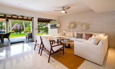 Casa Remodelada con Muelle en Venta, Isla Dorada Residencial, Cancún Quintana Roo.