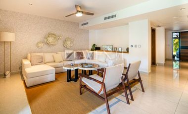 Casa Remodelada con Muelle en Venta, Isla Dorada Residencial, Cancún Quintana Roo.