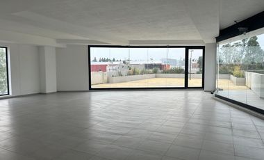 RENTA DE OFICINAS PISO COMPLETO, SÚPER UBICACIÓN AUTOPISTA MÉX-PUE Y FINSA FRENTE A VW