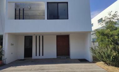 CASA EN SOLARES EN RENTA EN COTO CON AMENIDADES