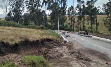 Vendo Terreno 2500m2  - Urbanización Exclusiva Valle de los Chillos, Betania
