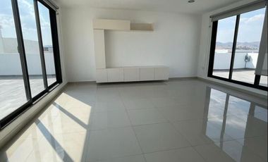 Casa en Renta en esquina Lomas de Angelópolis, Cascatta