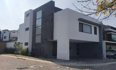 Casa en Renta en esquina Lomas de Angelópolis, Cascatta